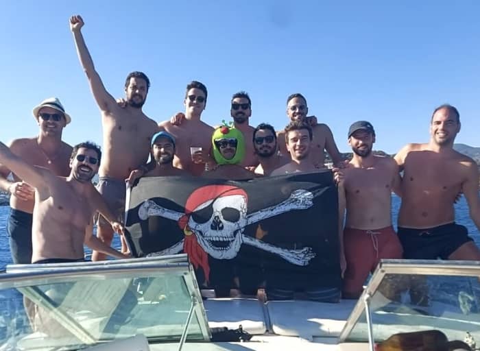 Scopri le coste di Malaga: un'escursione di un'intera giornata a bordo di un motoscafo.