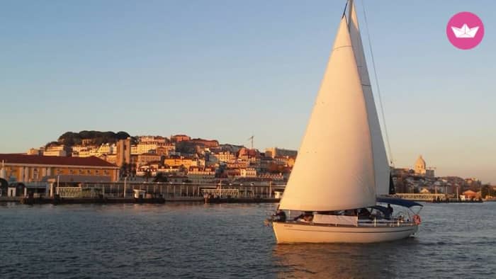 Lisbon Leisure: From City Views to Seaside Moments - Lunch and Drinks included
