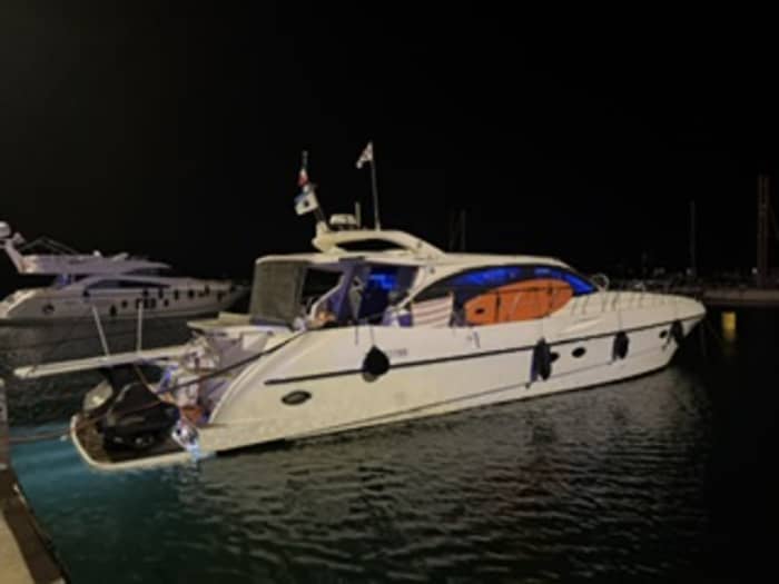 Yacht rentals by the day (day charter) or multi-day cruises. Departing from Maora Beach in the Gulf of Santa Manza, Bonifacio.