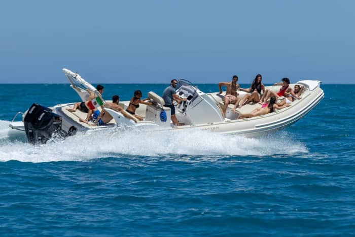Relax on a motorboat in San Vito Lo Capo for 3h30