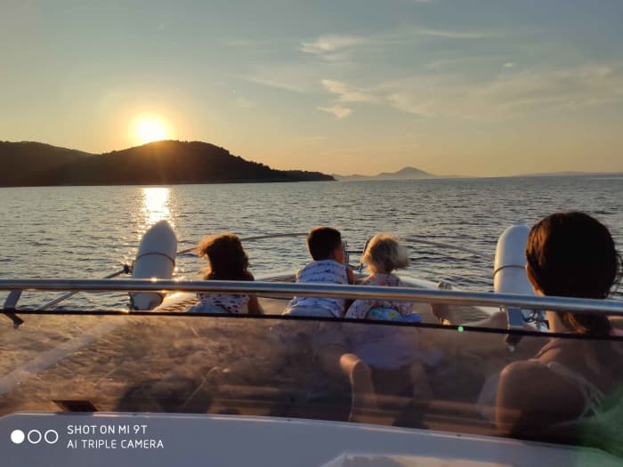 Your day in Mali Losinj: Rent a motorboat for a full day of discovery