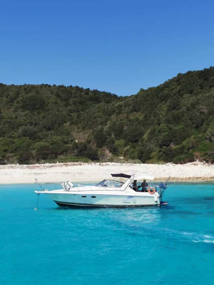 Entdecken Sie die Wunder von Epirus auf einer Luxusyachttour ab Korfu – Sivota, Blaue Lagune und Bella Vraka
