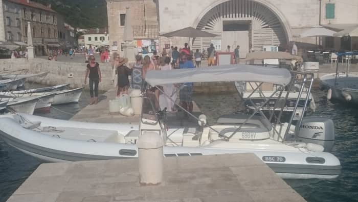 Rondreis langs de zuidkust van Hvar en de verborgen stranden