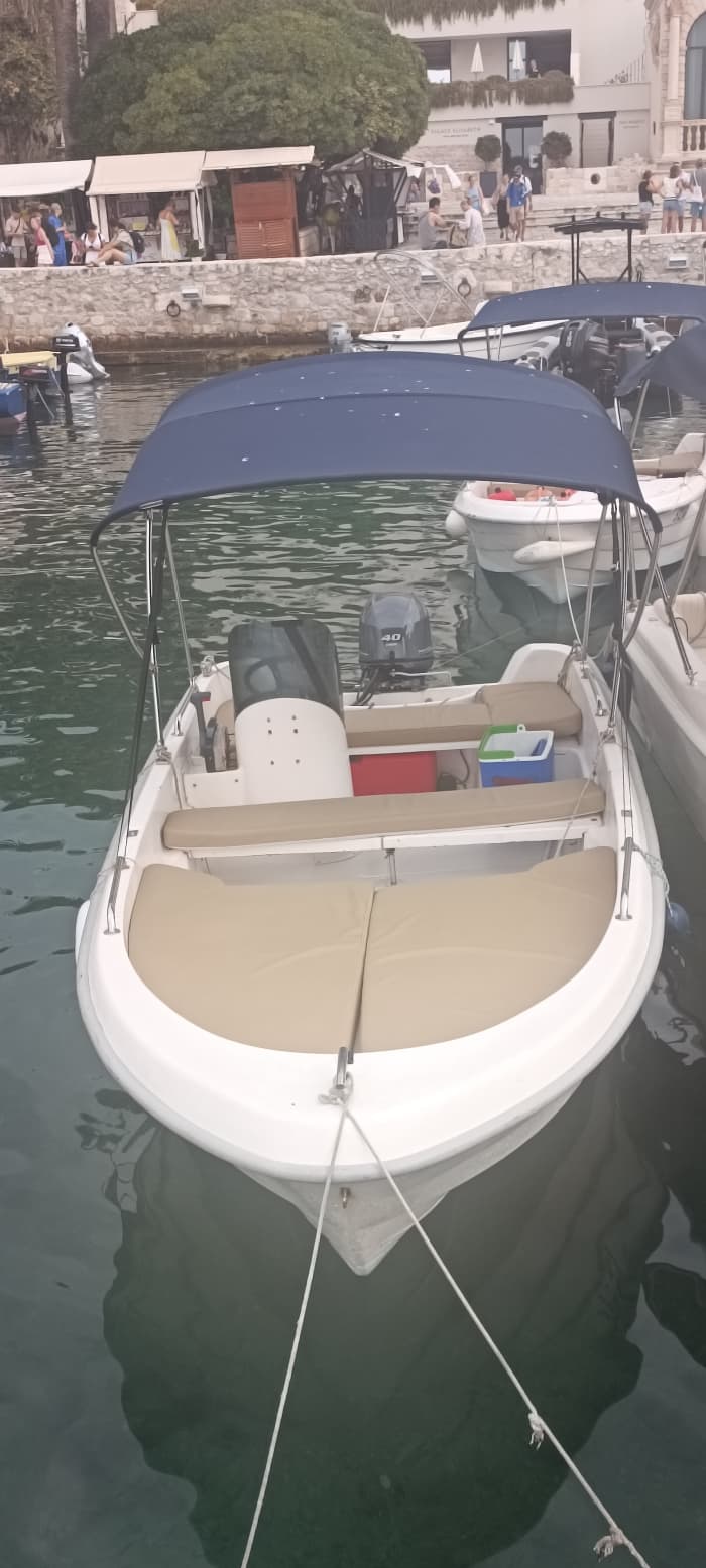 Ganztägige Bootstour zur Küste von Hvar