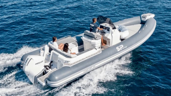 Private tailor made speed boat tour