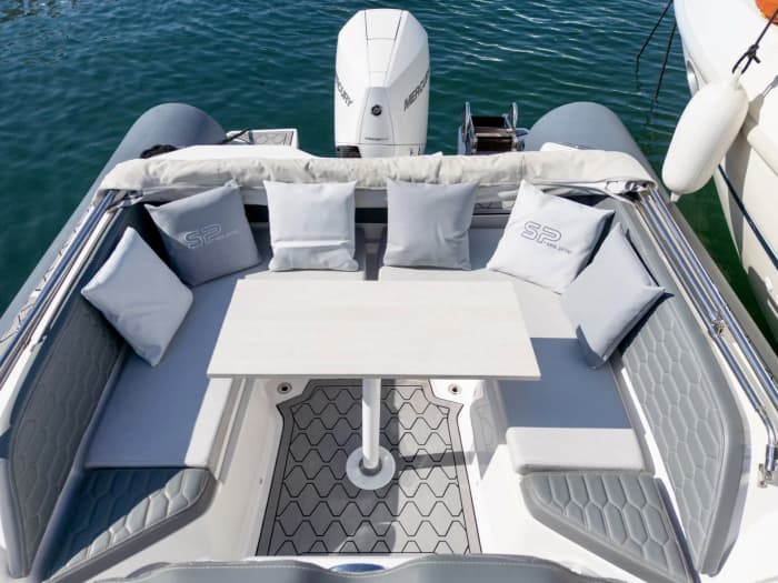 Private tailor made speed boat tour