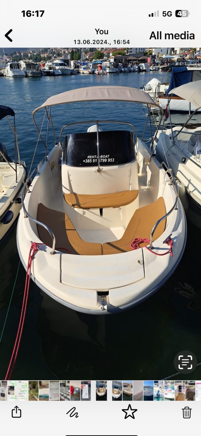 Ihr privates Motorboot für einen Tag rund um Okrug Gornji