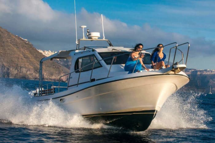 Excursion en bateau à moteur d'une demi-journée à Santorin