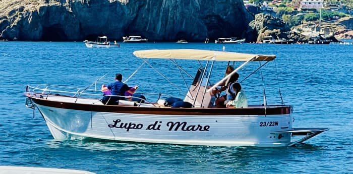 Einen Tag lang Ponza entdecken: Pure Entspannung am italienischen Blau