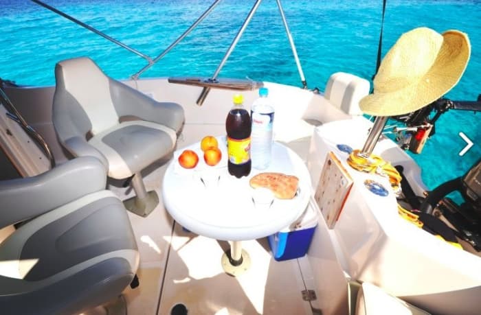 Discover Paxi on a motorboat for 9h