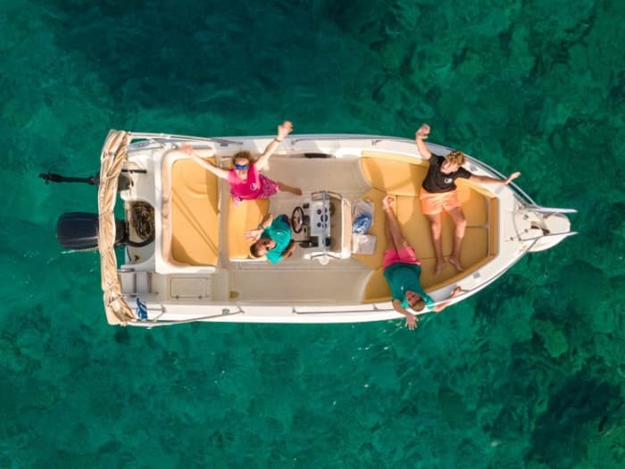 One day around Paxi: Enjoy 9h of discovery on a motorboat