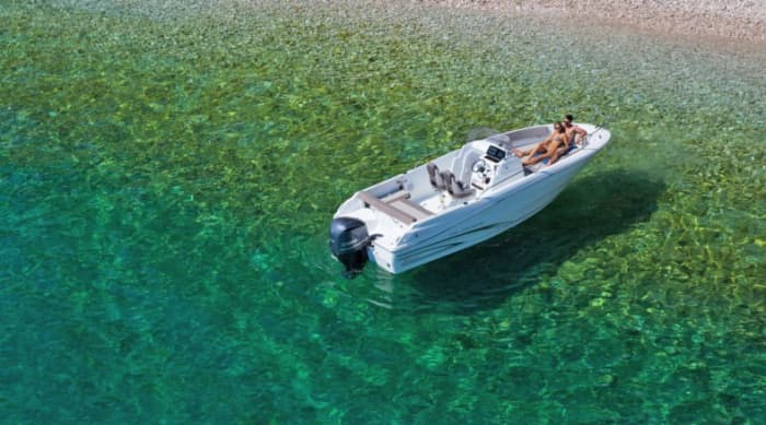 Take a half-day to relax on a motorboat in Port de Pollença