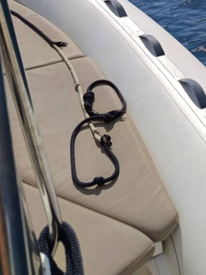 Mer, amour et soleil : une journée riche en émotions à bord d'un bateau à moteur