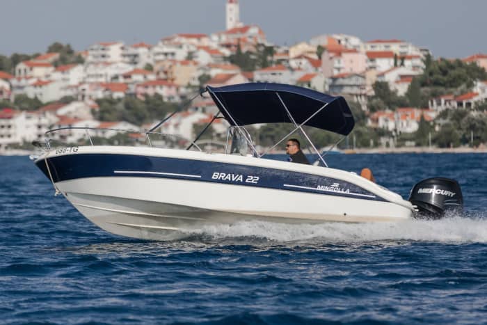Enjoy 9h on a motorboat to explore Trogir