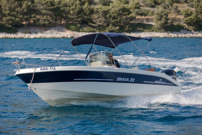 Enjoy 9h on a motorboat to explore Trogir