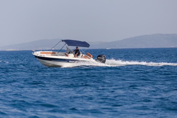 Enjoy 9h on a motorboat to explore Trogir