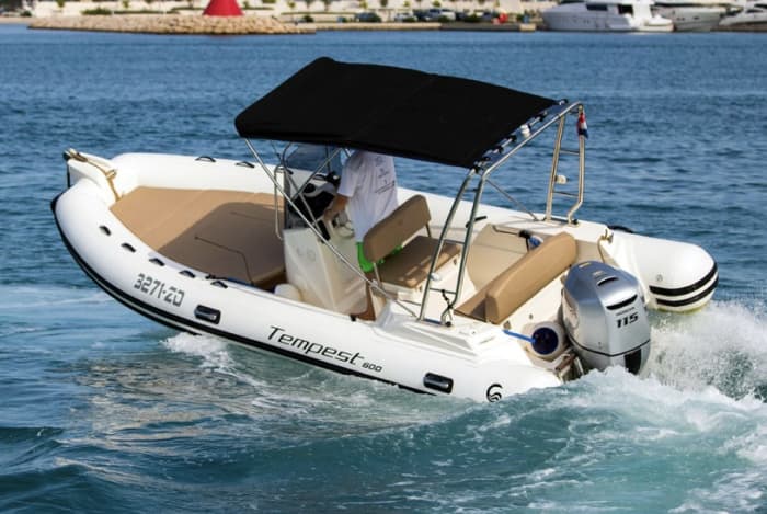 Larguage vers Biarritz : Une journée de liberté extraordinaire à bord de ce Capelli Tempest 600