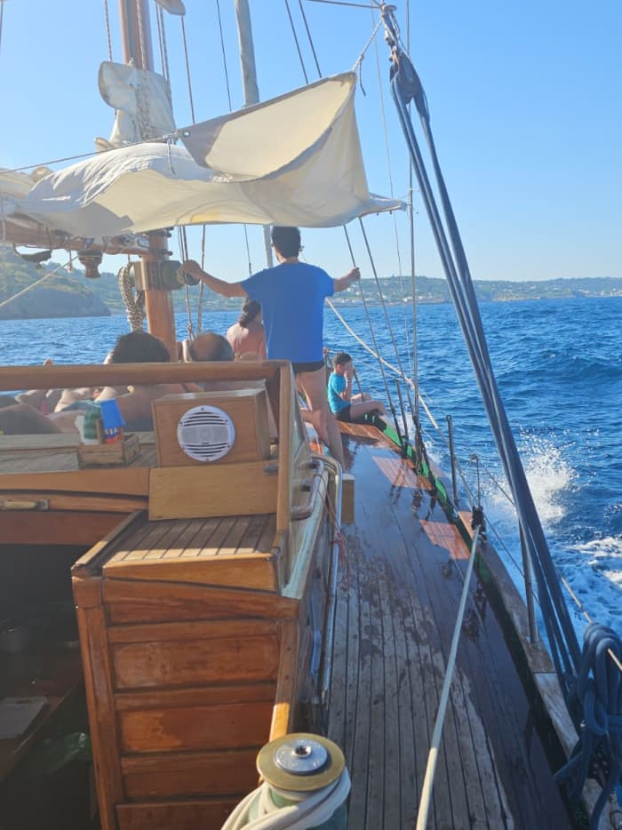 Excursion d'une journée en voilier d'époque au départ de Castro Marina.