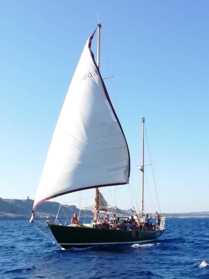 Excursion d'une journée en voilier d'époque au départ de Castro Marina.