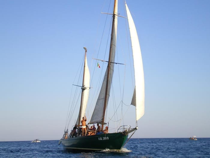 Excursion d'une journée en voilier d'époque au départ de Castro Marina.