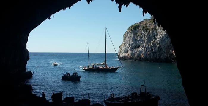 Excursion d'une journée en voilier d'époque au départ de Castro Marina.