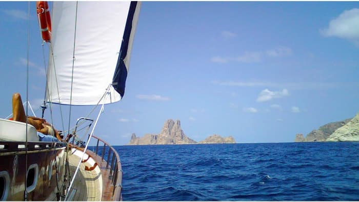 Il lusso ridefinito a Ibiza: una giornata indimenticabile su un caicco.