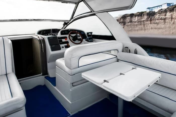 Explorez Santorin à bord d'un yacht privé