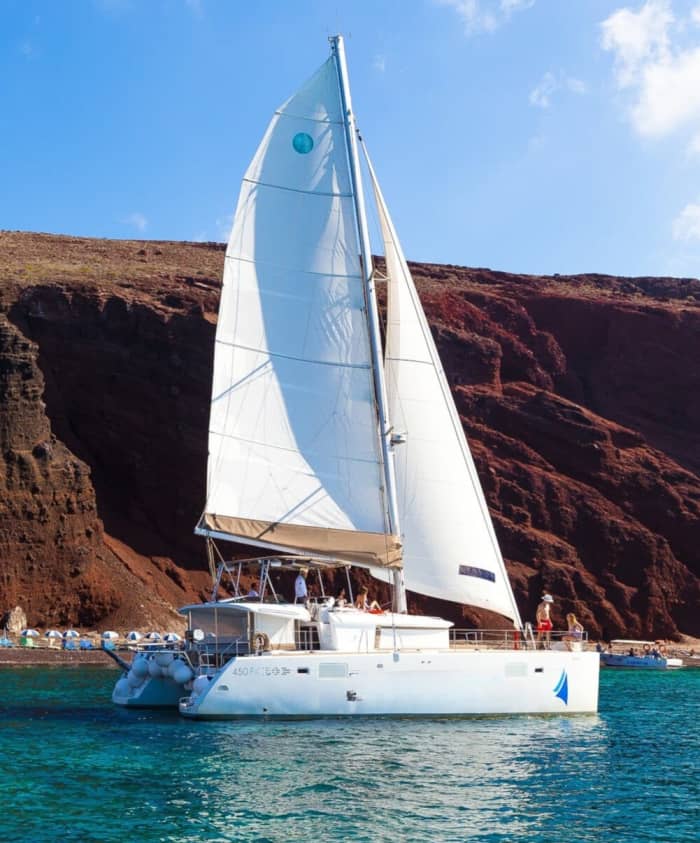 Croisière privée en catamaran au coucher du soleil avec barbecue, boissons et transferts inclus