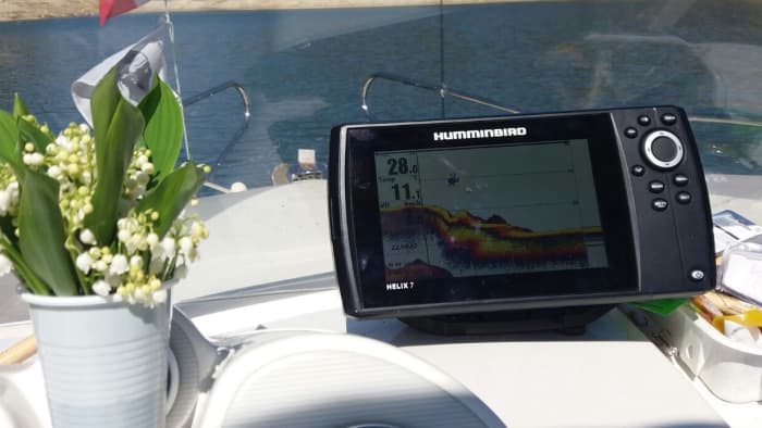 Genießen Sie einen halben Tag auf einem Motorboot im Lac de Vouglans.
