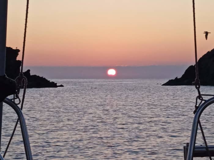 Enjoy a full day of sailing in Palamós aboard a sailboat just for your group, family or friends!