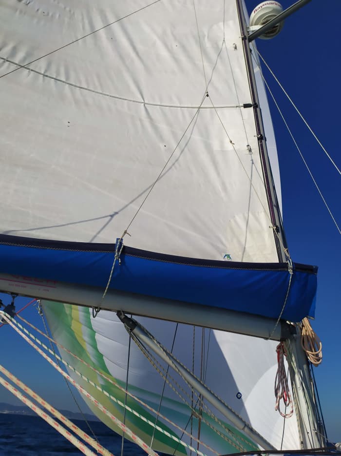 Enjoy a full day of sailing in Palamós aboard a sailboat just for your group, family or friends!