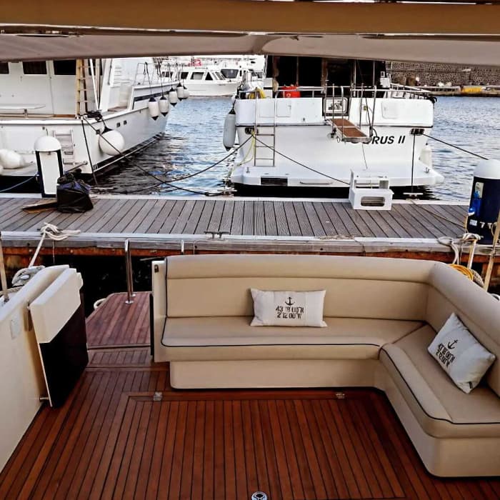 Ihr privates Motorboot für einen Tag rund um Santa Marina Salina