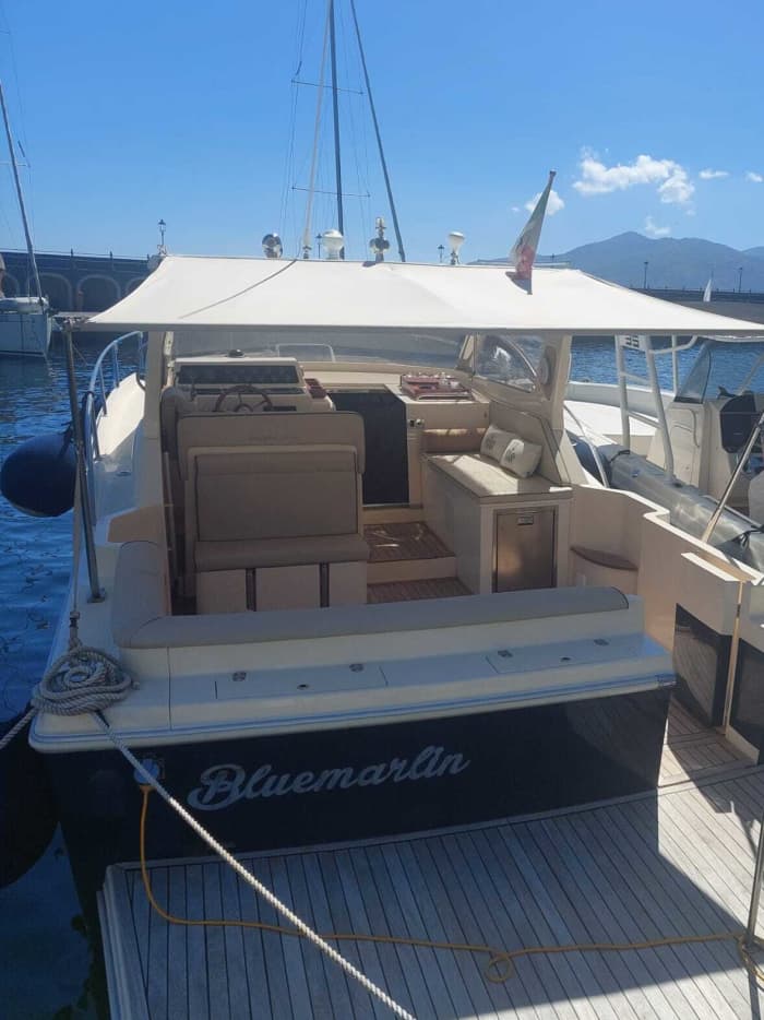 Ihr privates Motorboot für einen Tag rund um Santa Marina Salina