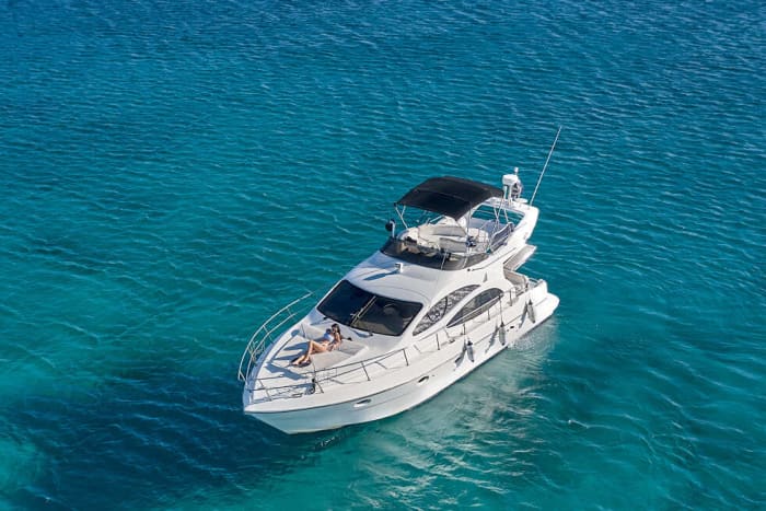 Half-day at sea in Mykonos: heading for the most beautiful bays in the South