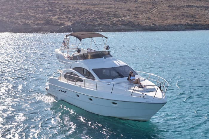 Half-day at sea in Mykonos: heading for the most beautiful bays in the South
