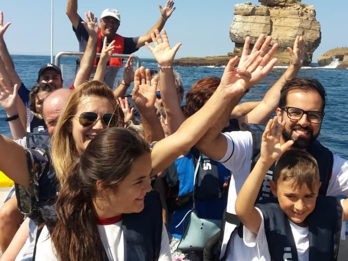 Découvrez Peniche lors d'une excursion d'une demi-journée en bateau à moteur