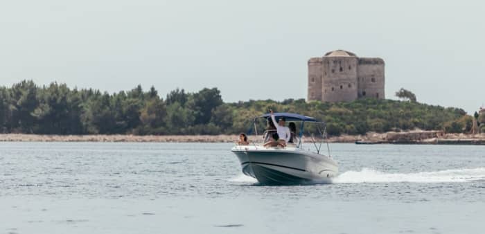Duik in het plezier: een magische boottocht van een halve dag in Herceg Novi.