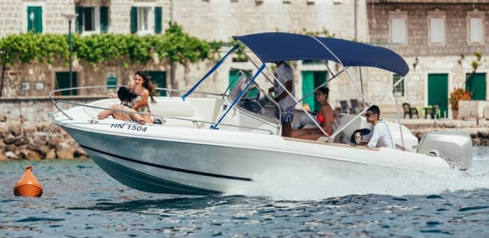 Duik in het plezier: een magische boottocht van een halve dag in Herceg Novi.