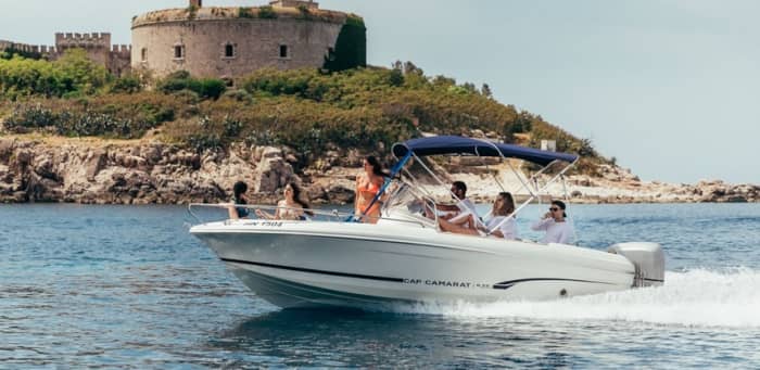 Duik in het plezier: een magische boottocht van een halve dag in Herceg Novi.