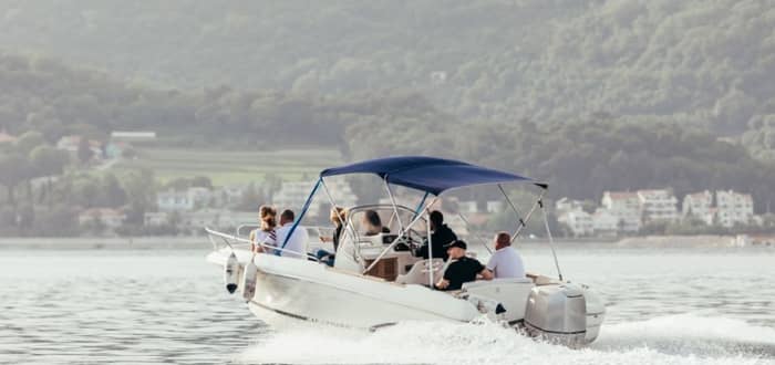Duik in het plezier: een magische boottocht van een halve dag in Herceg Novi.