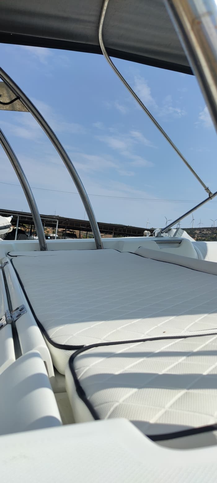 Vivez une excursion magique et insouciante sur la Riviera athénienne à bord du RIB Naysika !