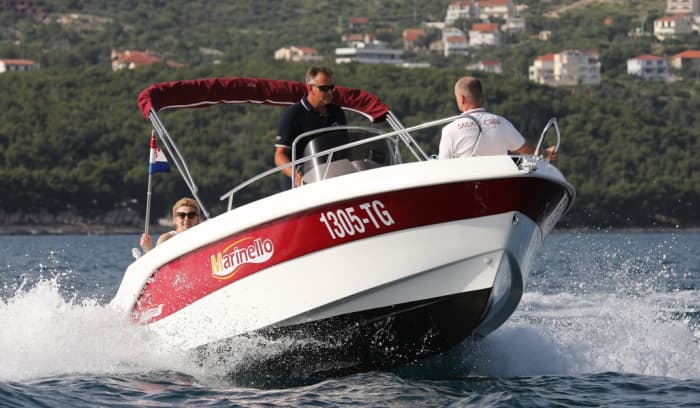Enjoy the sun on a 9h boat trip in Trogir