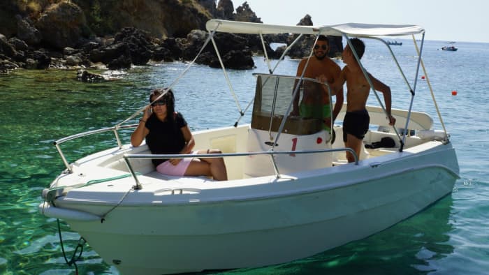 Votre propre Odyssée grecque : un voyage de 8 heures en bateau à moteur
