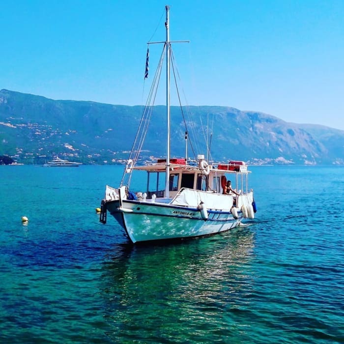 Profitez d'une excursion de 7h30 en bateau à moteur à Corfou
