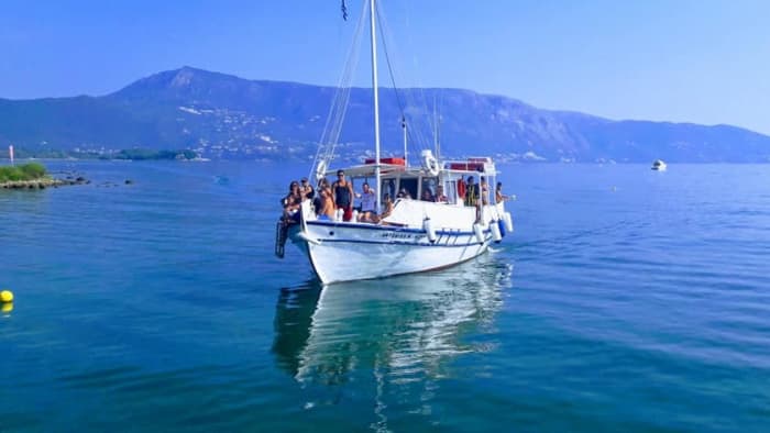 Profitez d'une excursion de 7h30 en bateau à moteur à Corfou