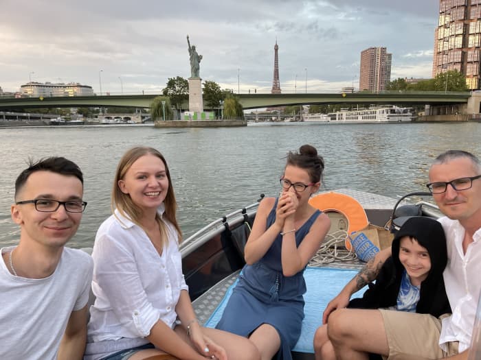Half-day motorboat rental in Paris
