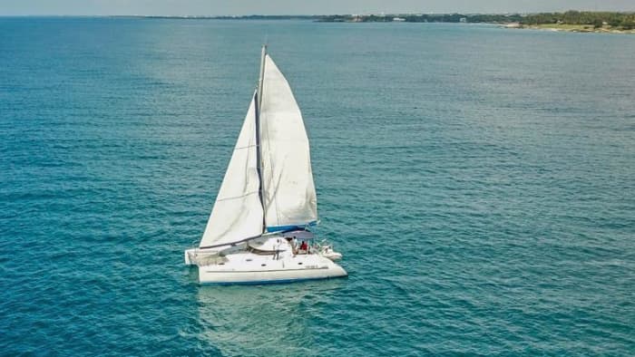 Całodniowe doświadczenie żeglarskie na katamaranie w Casa de Campo, La Romana