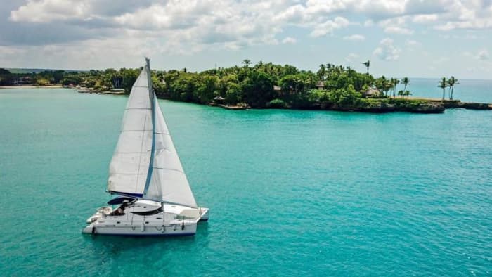 Całodniowe doświadczenie żeglarskie na katamaranie w Casa de Campo, La Romana