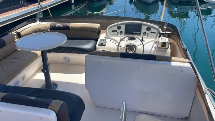 Eine maßgeschneiderte Alicante-Reise: Ein magischer Tag auf einer Motoryacht