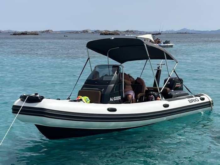 Ihr Tag in Porto-Vecchio: Mieten Sie ein Motorboot für einen ganzen Tag voller Entdeckungen